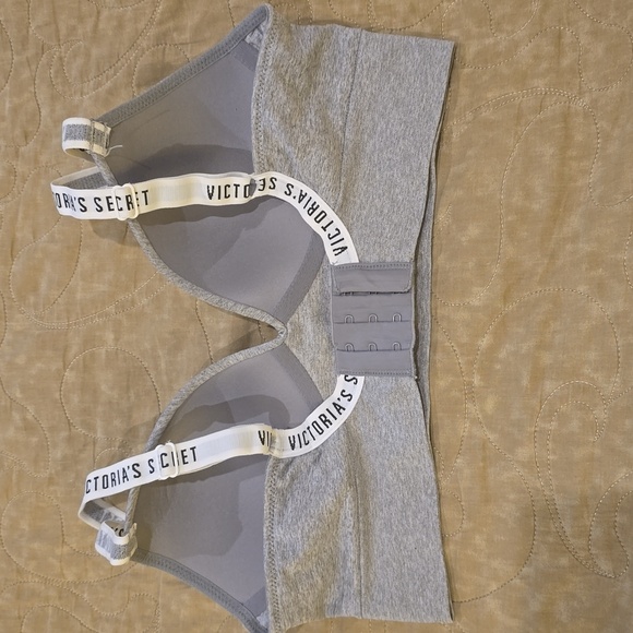 Victoria's Secret Wireless Bralette - Picture 2 of 3